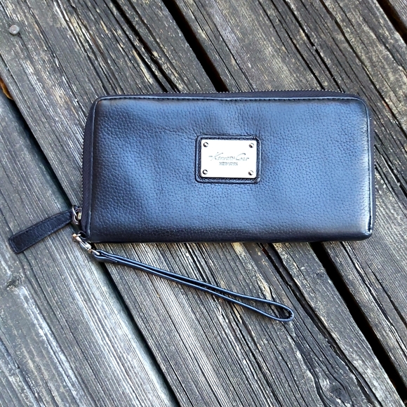 Kenneth Cole Black Leather Wristlet Wallet - Picture 6 of 11